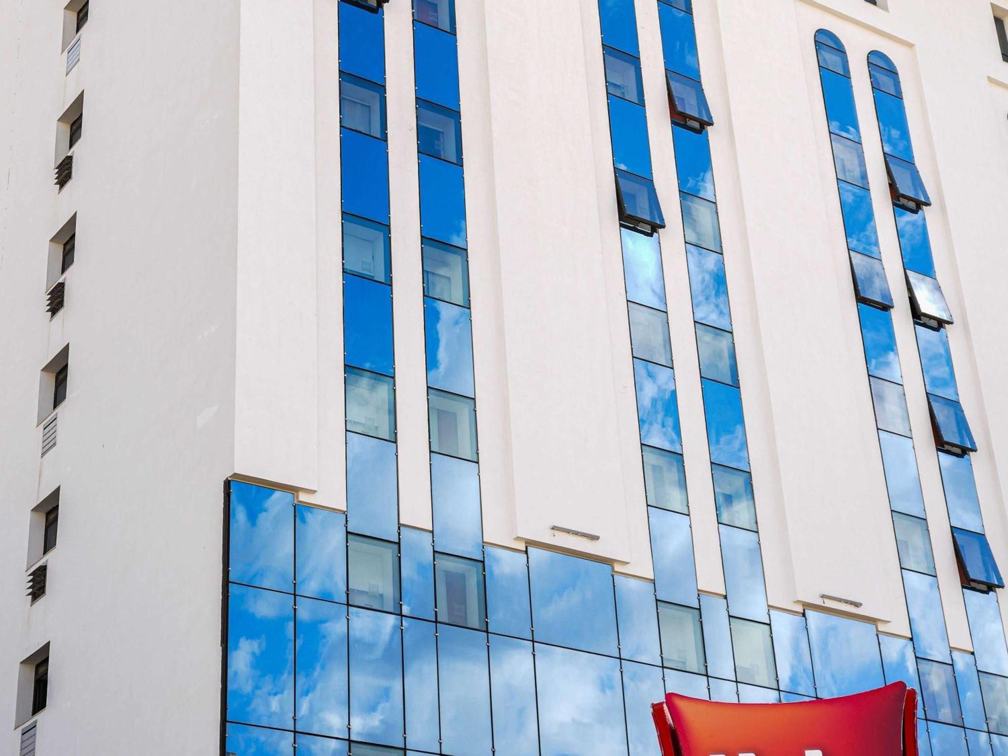 Hotel Ibis Tunisi Esterno foto